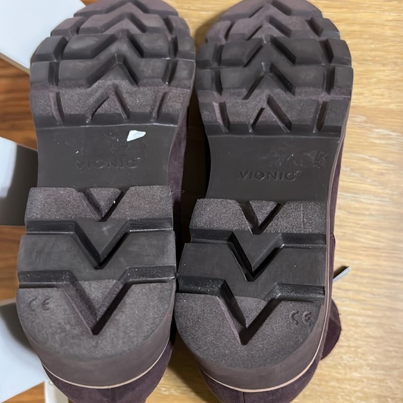 vionic Suede Boots size 10 - Picture 8 of 10